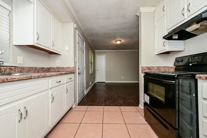 2,100/Mo, 3201 Chippewa Dr Rex, GA 30273 Kitchen View 2