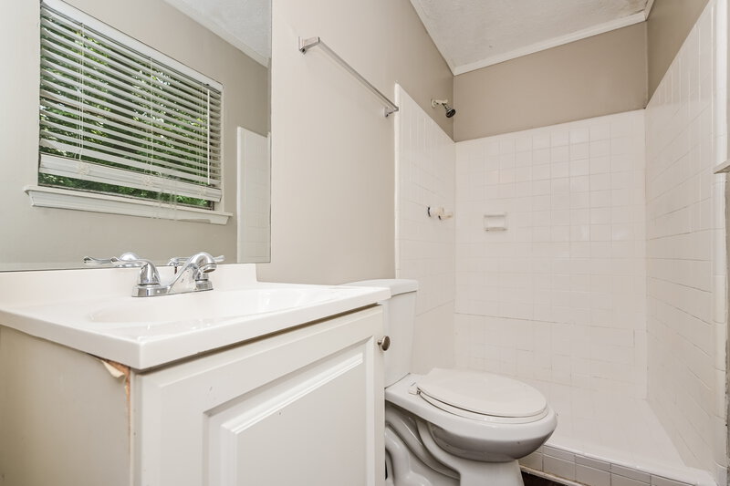 2,100/Mo, 3201 Chippewa Dr Rex, GA 30273 Main Bathroom View
