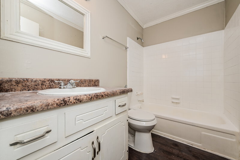 2,100/Mo, 3201 Chippewa Dr Rex, GA 30273 Bathroom View