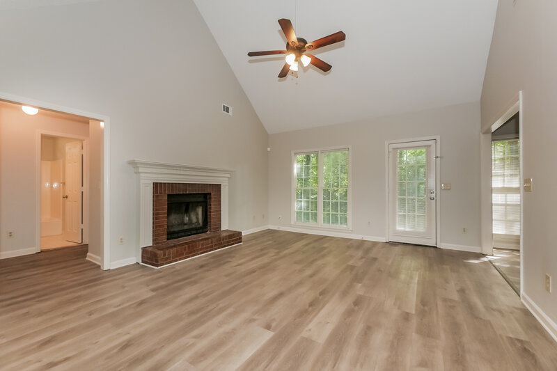 1,670/Mo, 3343 Rock Creek Dr Rex, GA 30273 Living Room View 4