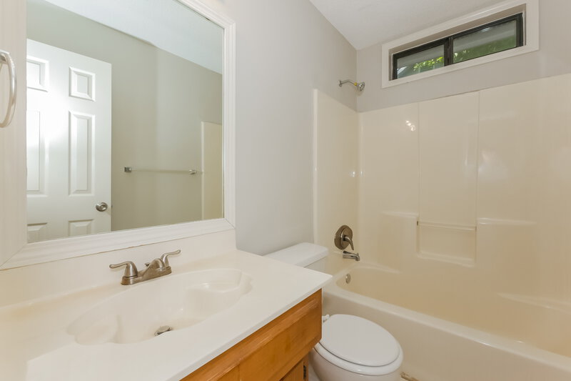 1,670/Mo, 3343 Rock Creek Dr Rex, GA 30273 Bathroom View