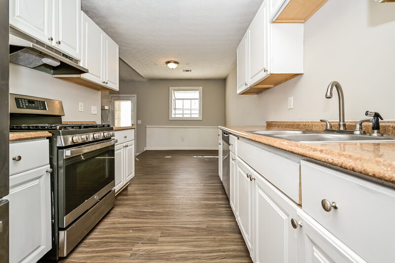 1,810/Mo, 3835 Charlotte Dr Rex, GA 30273 Kitchen View 2