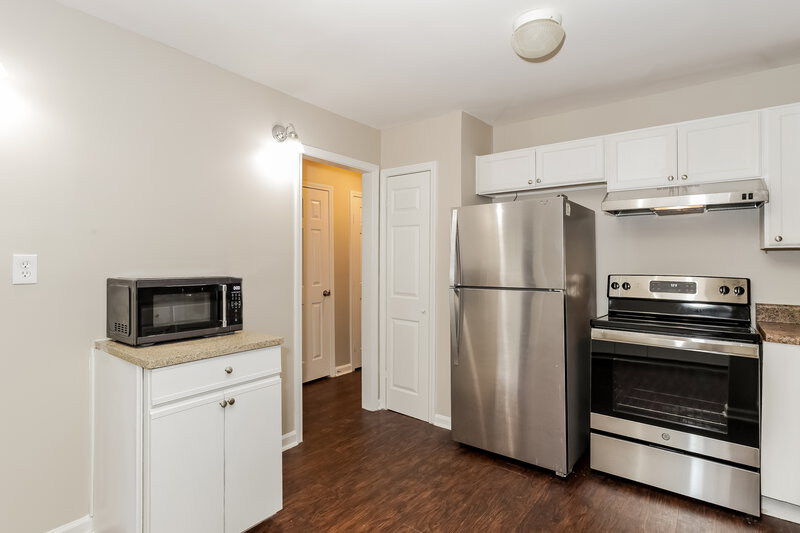 0/Mo, 6693 Bedford Rd Rex, GA 30273 Kitchen View 2