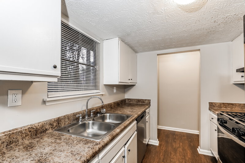 1,675/Mo, 6702 Doublegate Ln Rex, GA 30273 Kitchen View