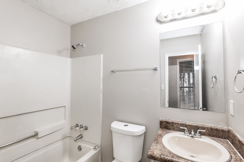 1,675/Mo, 6702 Doublegate Ln Rex, GA 30273 Main Bathroom View