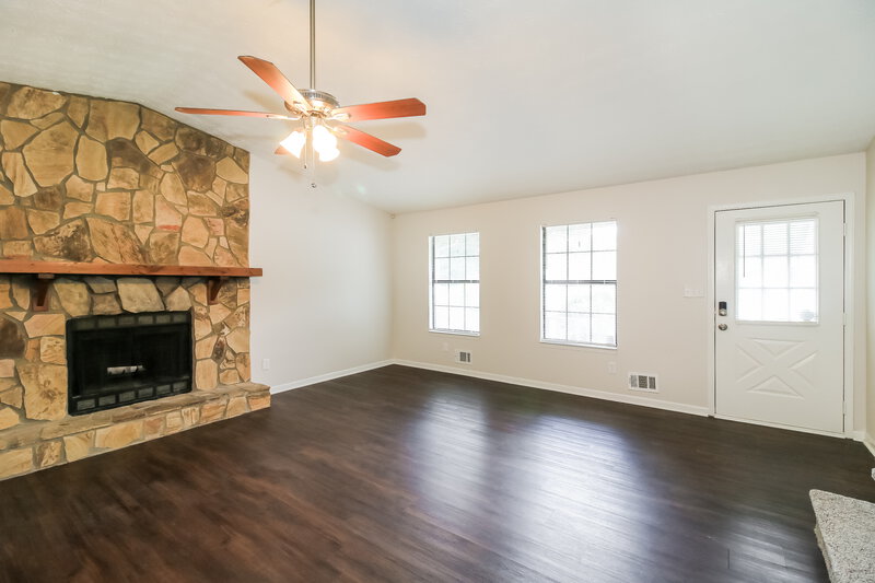 1,780/Mo, 127 Gristmill Ct Riverdale, GA 30274 Living Room View