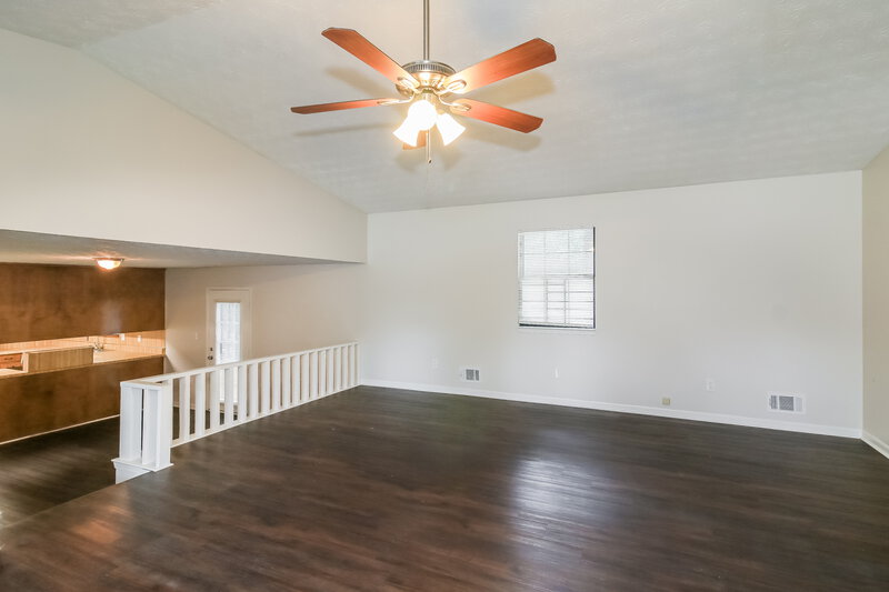 1,780/Mo, 127 Gristmill Ct Riverdale, GA 30274 Living Room View 2