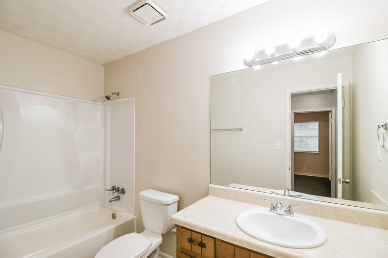 1,780/Mo, 127 Gristmill Ct Riverdale, GA 30274 Bathroom View 2