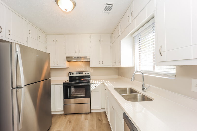 1,780/Mo, 148 Little Joe Ct Riverdale, GA 30274 Kitchen View
