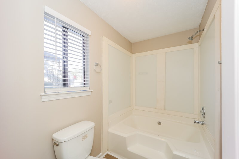 1,780/Mo, 148 Little Joe Ct Riverdale, GA 30274 Main Bathroom View 2
