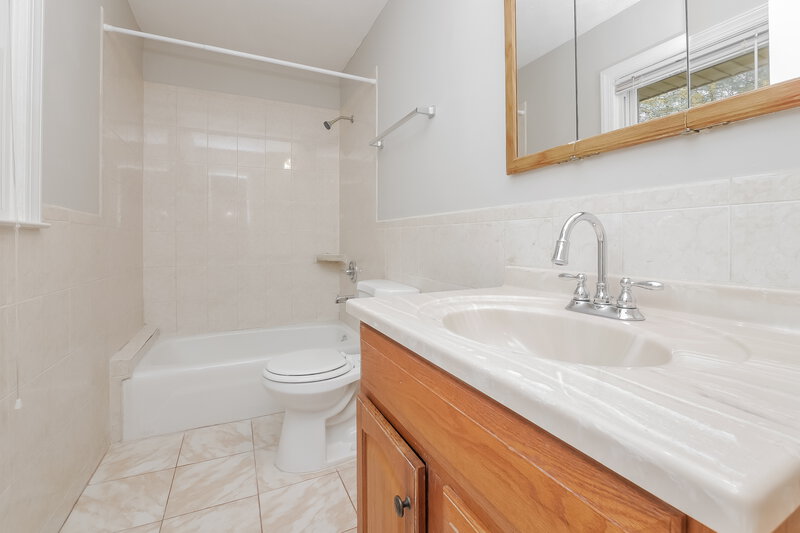 1,630/Mo, 1646 Cheryl Leigh Dr Riverdale, GA 30296 Bathroom View