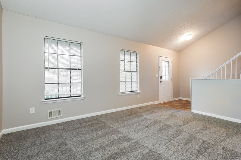 0/Mo, 175 Montego Cir Riverdale, GA 30274 Living Room View 2