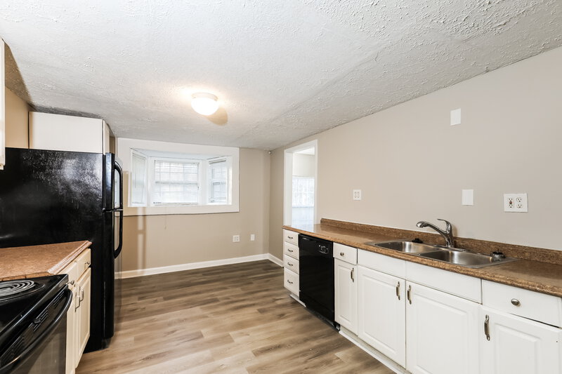 0/Mo, 175 Montego Cir Riverdale, GA 30274 Kitchen View