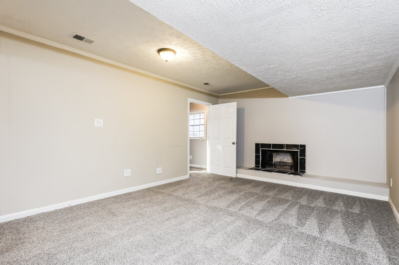 0/Mo, 175 Montego Cir Riverdale, GA 30274 Family Room View