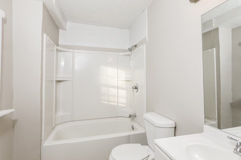 0/Mo, 175 Montego Cir Riverdale, GA 30274 Bathroom View 2