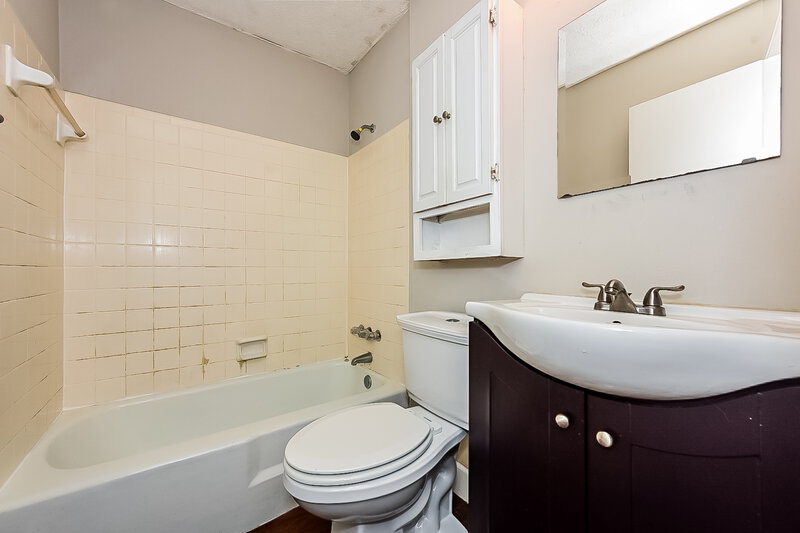 1,630/Mo, 246 Bellwood Ln Riverdale, GA 30274 Main Bathroom View