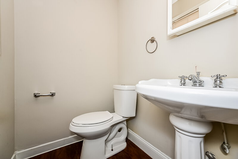 1,630/Mo, 246 Bellwood Ln Riverdale, GA 30274 Bathroom View