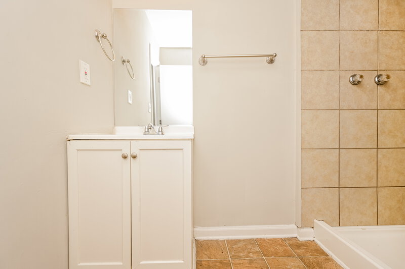 1,635/Mo, 263 Roxbury Dr Riverdale, GA 30274 Main Bathroom View 2