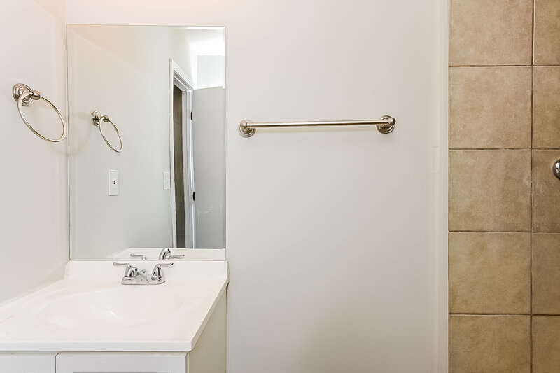 1,625/Mo, 263 Roxbury Dr Riverdale, GA 30274 Main Bathroom View