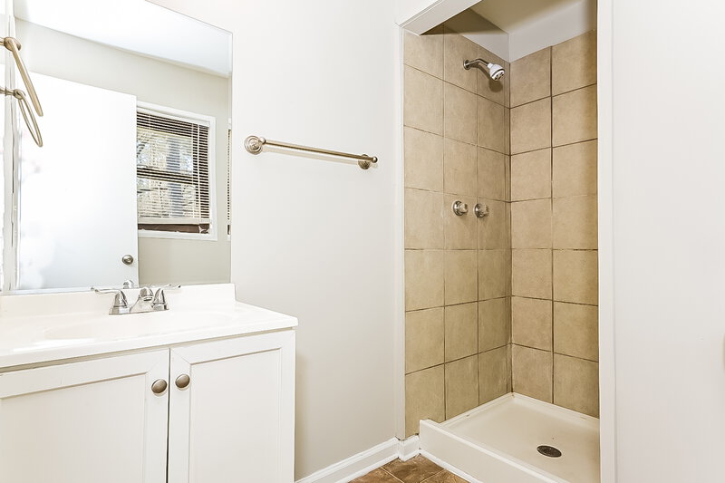 1,625/Mo, 263 Roxbury Dr Riverdale, GA 30274 Bathroom View