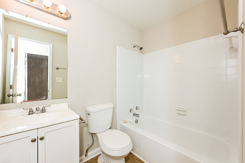 1,625/Mo, 263 Roxbury Dr Riverdale, GA 30274 Bathroom View 2