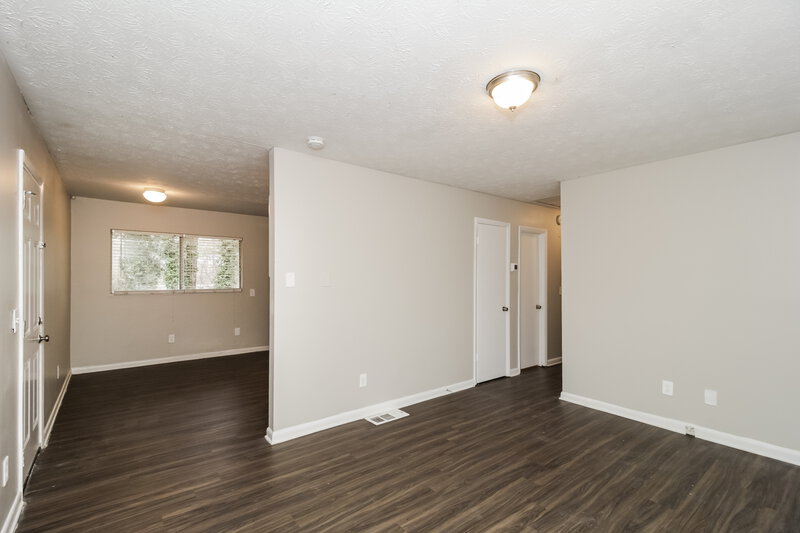 0/Mo, 479 Clara Dr Riverdale, GA 30274 Living Room View 3