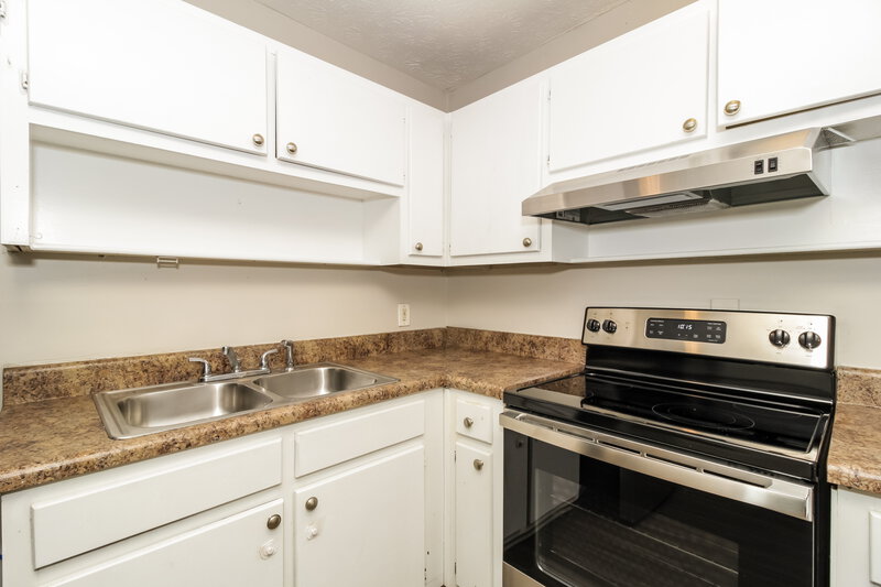 0/Mo, 479 Clara Dr Riverdale, GA 30274 Kitchen View 2