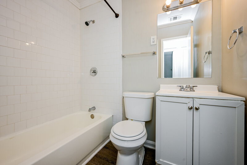 1,955/Mo, 494 Clara Dr Riverdale, GA 30274 Bathroom View