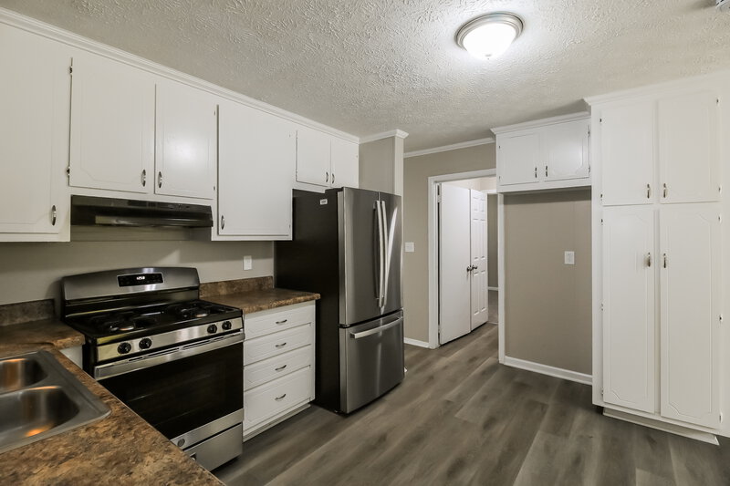 1,885/Mo, 558 Wavelyn Way Riverdale, GA 30274 Kitchen View 2