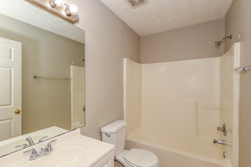 1,465/Mo, 6055 Camden Forrest Dr Riverdale, GA 30296 Main Bathroom View