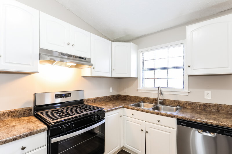 0/Mo, 6405 Beethoven Cir Riverdale, GA 30296 Kitchen View