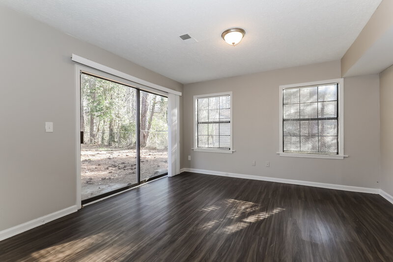 0/Mo, 6405 Beethoven Cir Riverdale, GA 30296 Family Room View