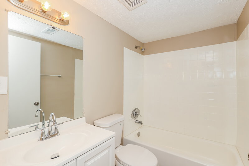 2,355/Mo, 6405 Beethoven Cir Riverdale, GA 30296 Main Bathroom View