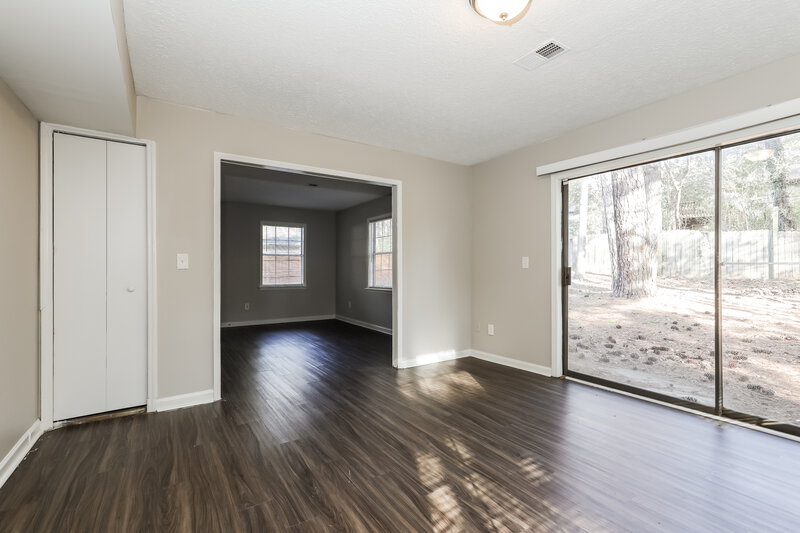 0/Mo, 6405 Beethoven Cir Riverdale, GA 30296 Sitting Room View