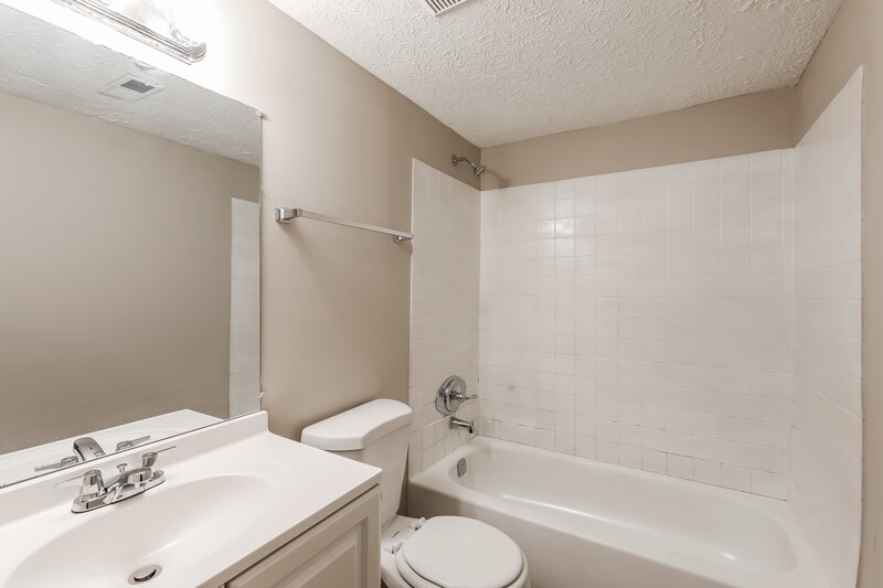 0/Mo, 6405 Beethoven Cir Riverdale, GA 30296 Bathroom View