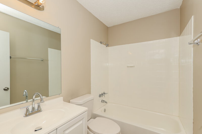 2,355/Mo, 6405 Beethoven Cir Riverdale, GA 30296 Bathroom View