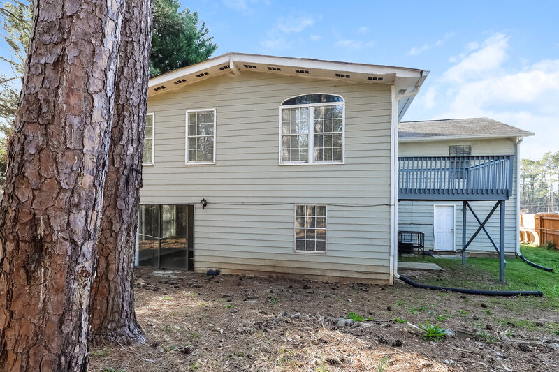 0/Mo, 6405 Beethoven Cir Riverdale, GA 30296 Rear View