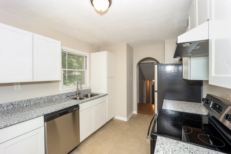 2,360/Mo, 402 VALIANT Lane Riverdale, GA 30274 Kitchen View