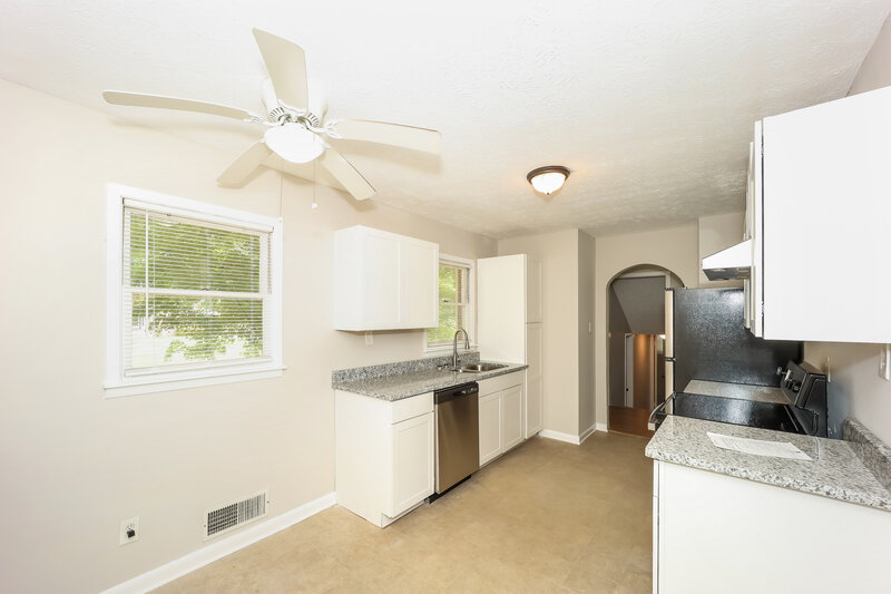 2,360/Mo, 402 VALIANT Lane Riverdale, GA 30274 Kitchen View 3