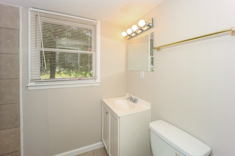 2,360/Mo, 402 VALIANT Lane Riverdale, GA 30274 Powder Room View