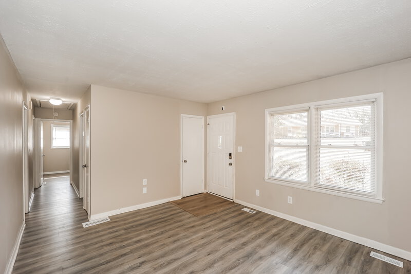 1,600/Mo, 7032 Ray St Riverdale, GA 30274 Living Room View