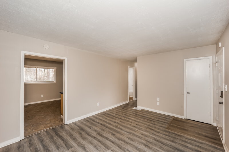 1,600/Mo, 7032 Ray St Riverdale, GA 30274 Living Room View 2