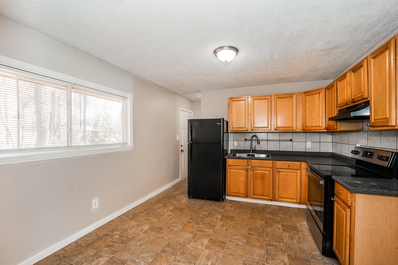 1,600/Mo, 7032 Ray St Riverdale, GA 30274 Kitchen View