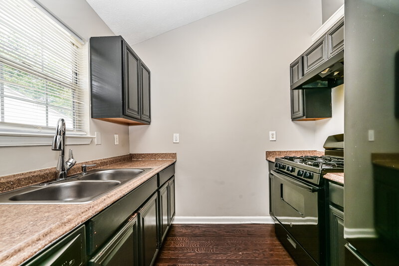 2,610/Mo, 7105 E Village Ct Riverdale, GA 30296 Kitchen View