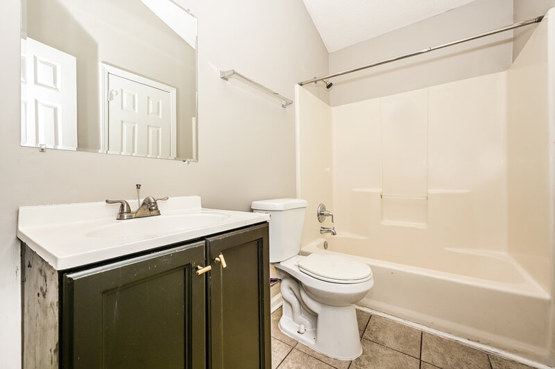 2,610/Mo, 7105 E Village Ct Riverdale, GA 30296 Main Bathroom View