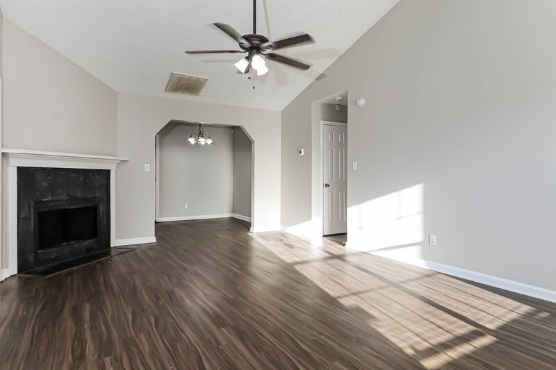 1,550/Mo, 9179 Fairway Ct Riverdale, GA 30274 Living Room View 2