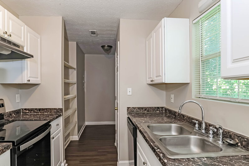 1,550/Mo, 9179 Fairway Ct Riverdale, GA 30274 Kitchen View