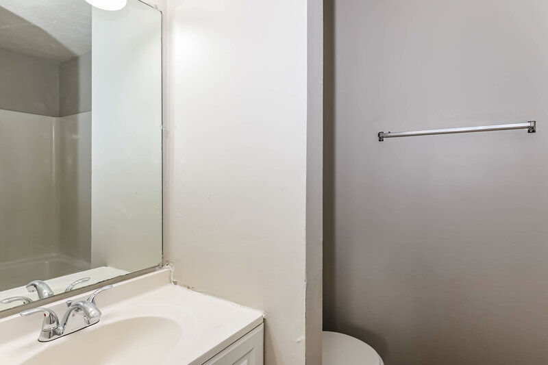 1,550/Mo, 9179 Fairway Ct Riverdale, GA 30274 Bathroom View