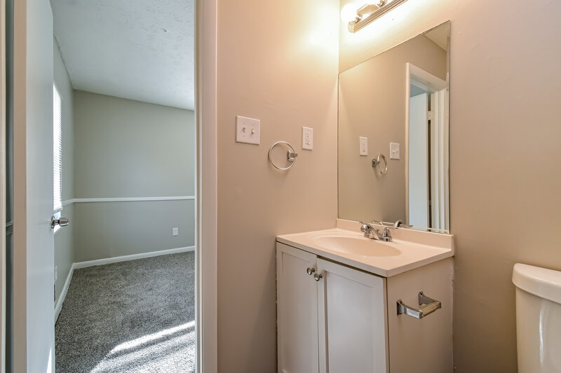 1,635/Mo, 9184 Homewood Dr Riverdale, GA 30274 Main Bathroom View