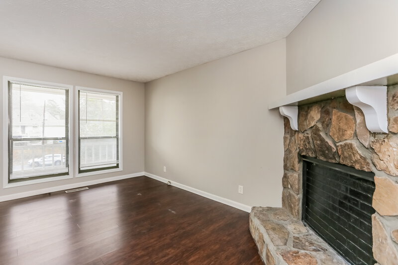 1,580/Mo, 1535 Springwood Dr SE Unit B Smyrna, GA 30080 Living Room View 2